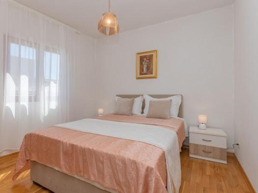 Apartma Roza *