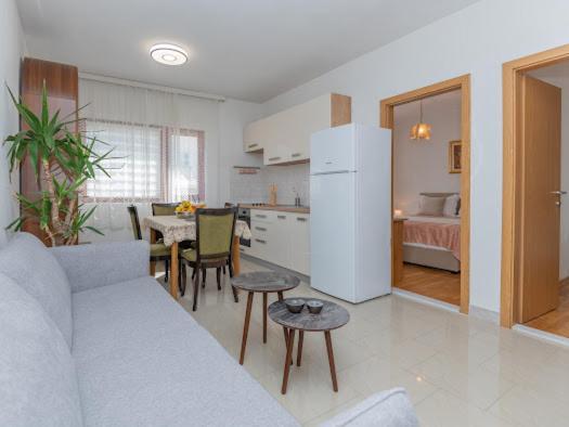 Apartma Roza Baska Voda